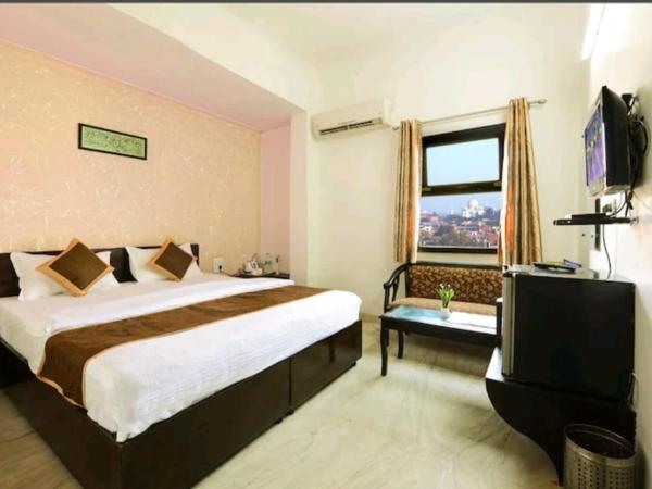 Hotel The First by Goyal Hoteliers : photo 7 de la chambre chambre double avec salle de bains privative