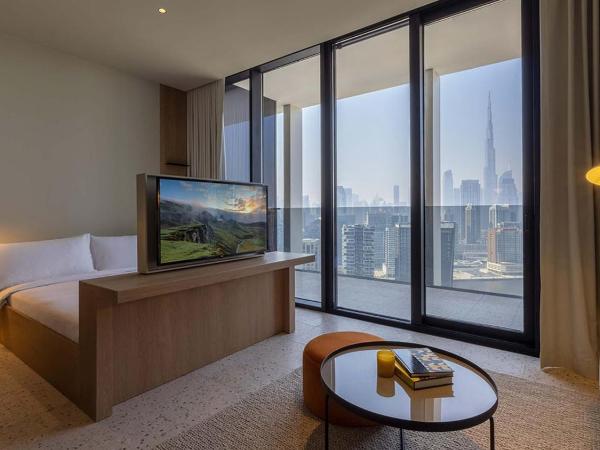 Upside Living : photo 1 de la chambre appartement 1 chambre avec balcon et vue sur la ville