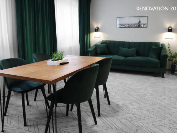 Hotel Polonia Centrum : photo 7 de la chambre chambre double affaires avec accès à la salle de sport