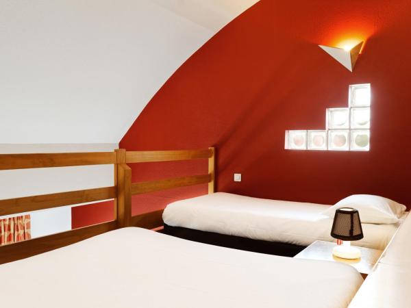 Logis Hôtel Beauséjour Colmar : photo 4 de la chambre chambre familiale classique