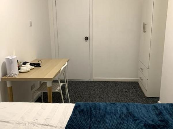 Warren Street Guest House : photo 3 de la chambre chambre double avec salle de bains commune