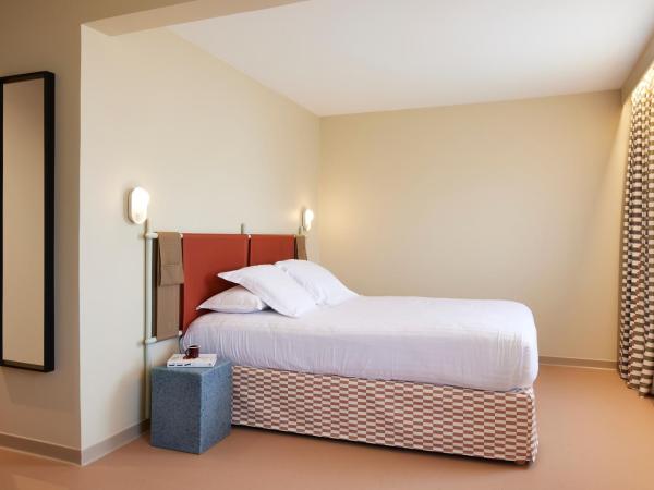 Hotel des Victoires : photo 3 de la chambre chambre triple prestige (1 lit queen-size et 1 lit simple)
