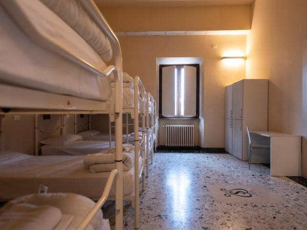 Hostel 7 : photo 7 de la chambre lit simple dans dortoir pour femmes