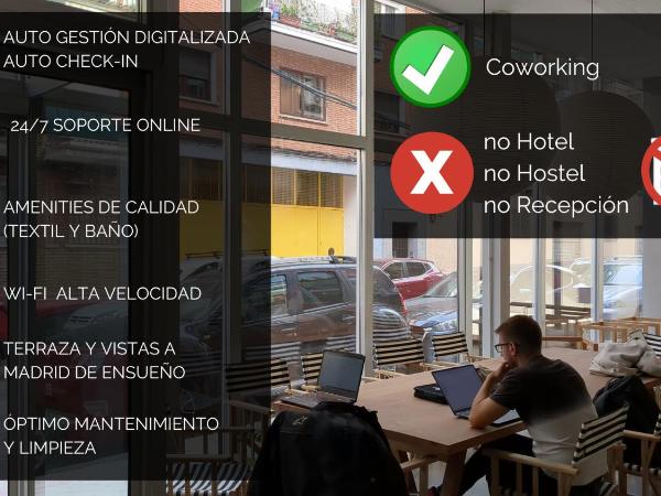Madrid Live Coworking - SELF SERVICE - : photo 1 de la chambre chambre double - vue sur piscine