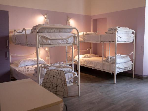 Hostel 7 : photo 3 de la chambre lit dans dortoir mixte de 4 lits