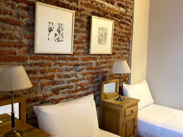 Posada Gotan : photo 3 de la chambre chambre double ou lits jumeaux supérieure