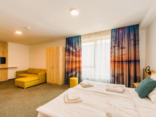 Akadémia Hotel : photo 2 de la chambre suite avec baignoire spa