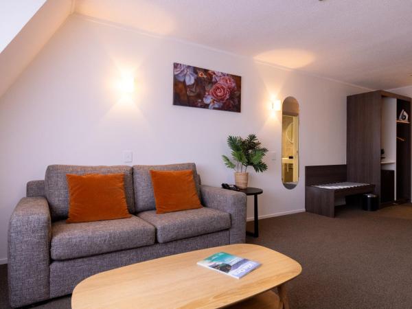 Auckland Rose Park Hotel : photo 4 de la chambre chambre lit king-size supérieure avec salon