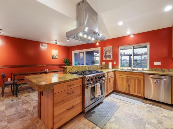 Canyon Breeze - Private Home with Hot Tub & Views : photo 5 de la chambre maison 3 chambres