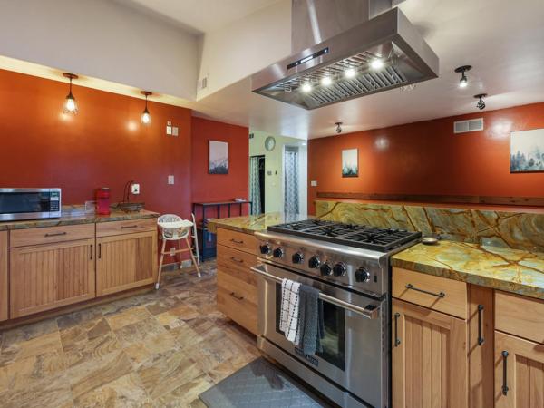 Canyon Breeze - Private Home with Hot Tub & Views : photo 7 de la chambre maison 3 chambres