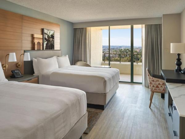 San Diego Marriott Mission Valley : photo 1 de la chambre chambre avec 2 lits queen-size - vue sur piscine