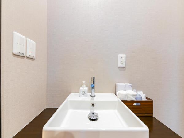 JA Hotel Shinfukae 新深江 : photo 6 de la chambre chambre simple avec salle de bains 