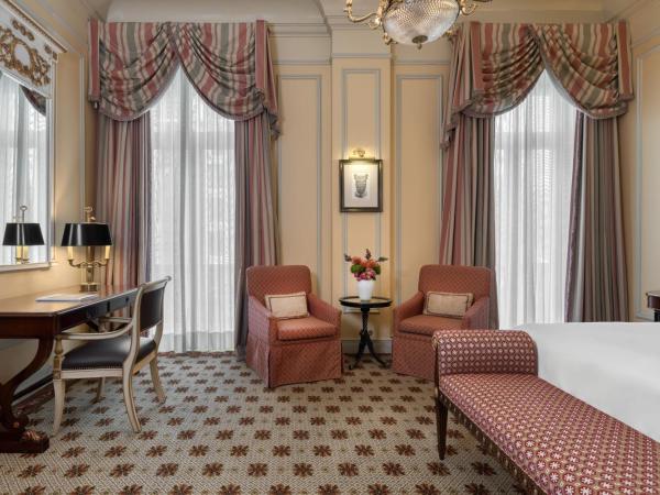 Hotel Grande Bretagne, a Luxury Collection Hotel, Athens : photo 4 de la chambre chambre lit king-size deluxe - vue sur ville