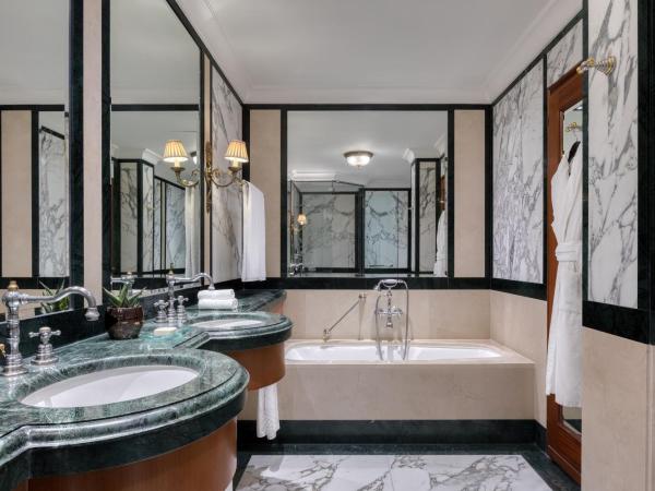 Hotel Grande Bretagne, a Luxury Collection Hotel, Athens : photo 3 de la chambre chambre 2 lits jumeaux/simples classique - vue sur cour