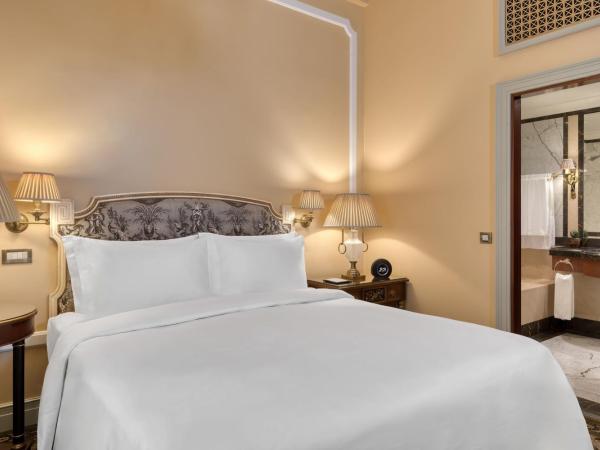 Hotel Grande Bretagne, a Luxury Collection Hotel, Athens : photo 3 de la chambre suite 1 chambre lit king-size deluxe - vue sur cour