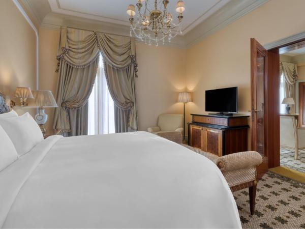 Hotel Grande Bretagne, a Luxury Collection Hotel, Athens : photo 2 de la chambre suite exécutive acropole 1 chambre avec 1 lit king-size - vue sur ville