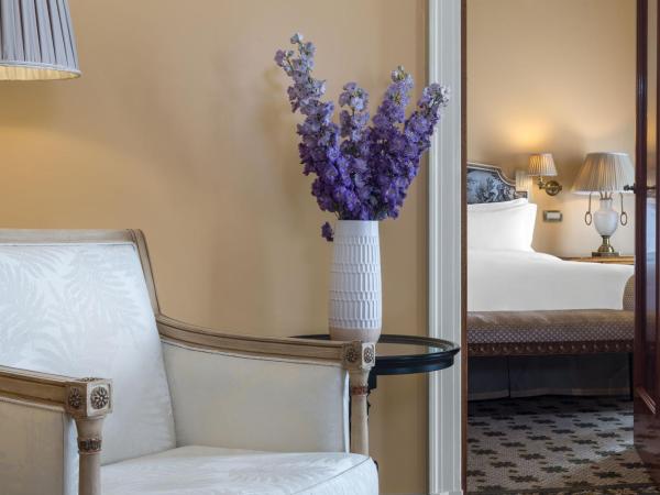 Hotel Grande Bretagne, a Luxury Collection Hotel, Athens : photo 3 de la chambre suite exécutive acropole 1 chambre avec 1 lit king-size - vue sur ville