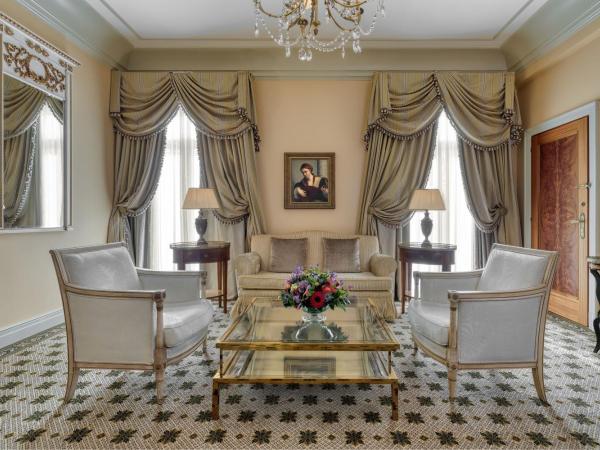 Hotel Grande Bretagne, a Luxury Collection Hotel, Athens : photo 1 de la chambre suite exécutive acropole 1 chambre avec 1 lit king-size - vue sur ville