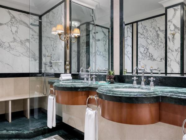 Hotel Grande Bretagne, a Luxury Collection Hotel, Athens : photo 5 de la chambre suite exécutive acropole 1 chambre avec 1 lit king-size - vue sur ville
