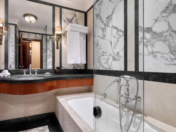 Hotel Grande Bretagne, a Luxury Collection Hotel, Athens : photo 6 de la chambre suite exécutive acropole 1 chambre avec 1 lit king-size - vue sur ville