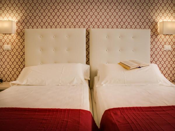 Il Gallo Bianco : photo 10 de la chambre chambre lits jumeaux