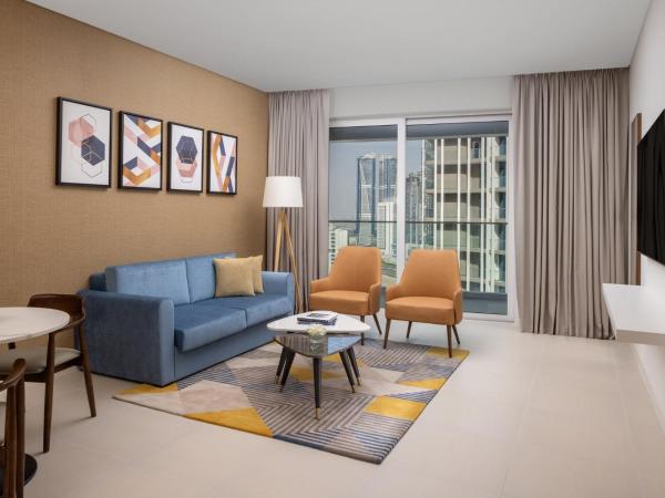 Staybridge Suites Dubai Business Bay, an IHG Hotel : photo 10 de la chambre one-bedroom suite with dining area and kitchen