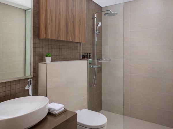 Staybridge Suites Dubai Business Bay, an IHG Hotel : photo 6 de la chambre one-bedroom suite with dining area and kitchen