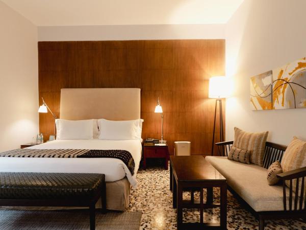 The Manor - New Delhi : photo 2 de la chambre chambre signature
