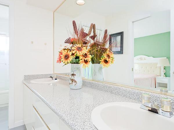 Harmony House : photo 4 de la chambre chambre lit queen-size avec salle de bains commune