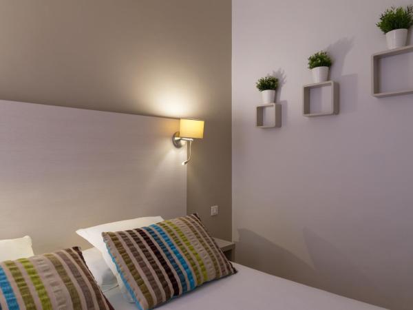 The Originals Boutique, Hôtel Cassitel, Cassis : photo 3 de la chambre chambre double classique avec vue sur le village

