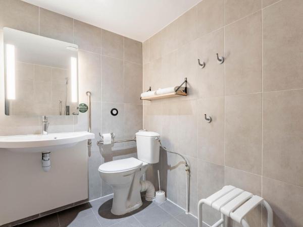 B&B HOTEL Valenciennes Sud : photo 2 de la chambre chambre double - accessible aux personnes à mobilité réduite 