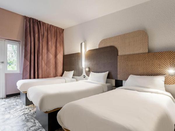 B&B HOTEL Valenciennes Sud : photo 3 de la chambre chambre triple standard