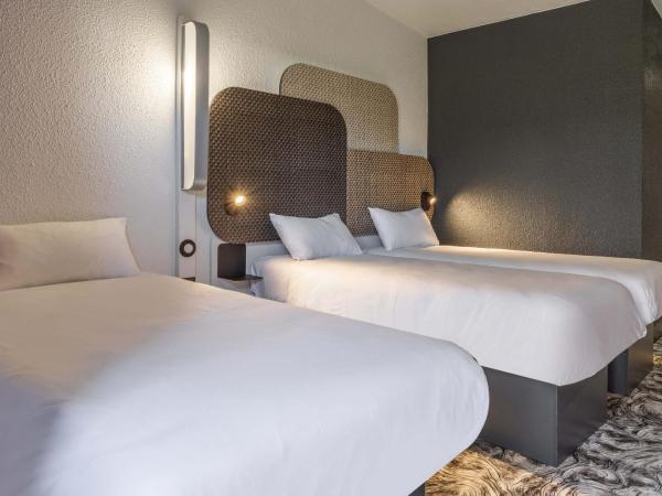 B&B HOTEL Valenciennes Sud : photo 4 de la chambre chambre triple standard