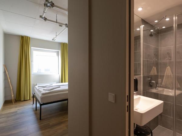 Wombat's City Hostel Munich Werksviertel : photo 2 de la chambre chambre double