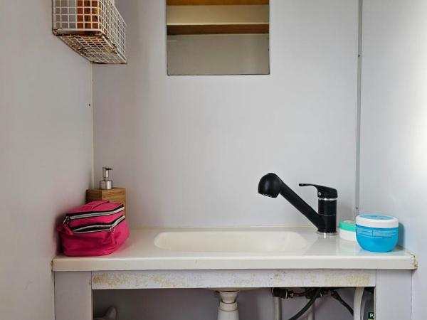 Filipp's House Boat : photo 7 de la chambre mobile home