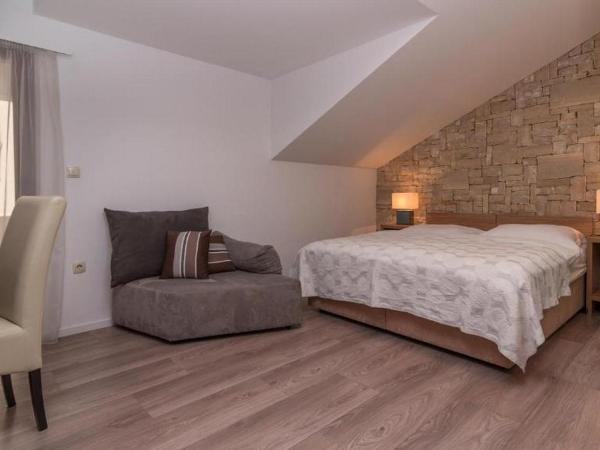 Villa Lučica Trogir : photo 1 de la chambre chambre double ou lits jumeaux deluxe avec balcon