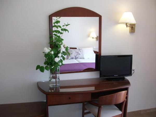 RVHotels Avenida : photo 4 de la chambre chambre double ou lits jumeaux avec balcon