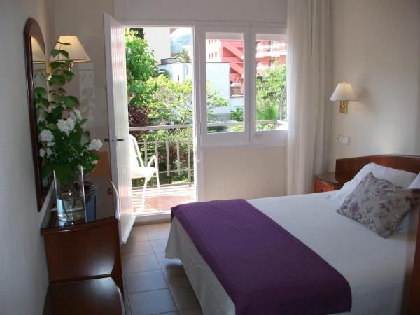 RVHotels Avenida : photo 7 de la chambre chambre double ou lits jumeaux avec balcon