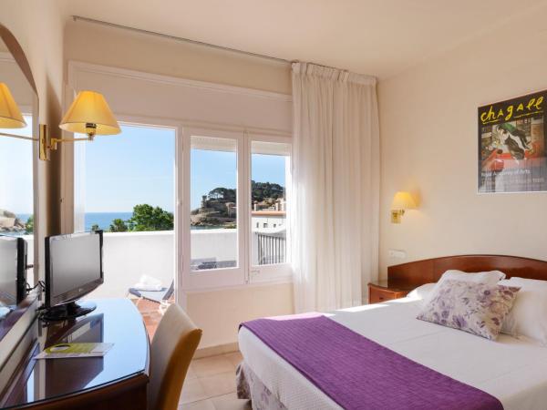 RVHotels Avenida : photo 4 de la chambre chambre double avec terrasse