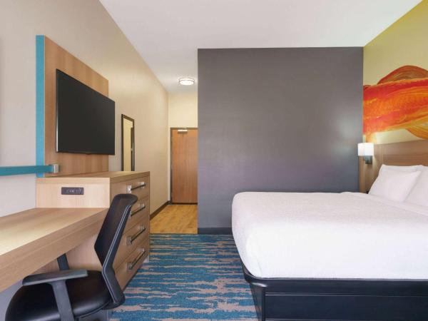 La Quinta Inn & Suites by Wyndham San Antonio Seaworld LAFB : photo 3 de la chambre chambre lit king-size deluxe avec baignoire - accessible aux personnes à mobilité réduite/malentendantes - non-fumeurs