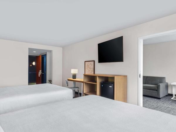 Spark By Hilton Charlotte Tyvola I-77 : photo 3 de la chambre suite 1 chambre avec 2 lits queen-size 