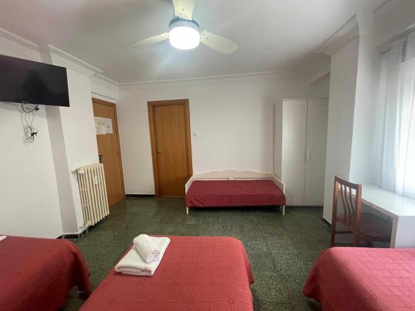 Hostal Cumbre : photo 4 de la chambre chambre triple