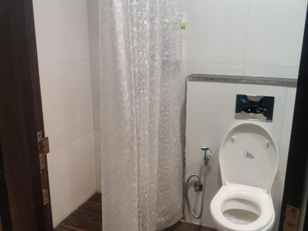 Saltstayz Premier Executive Serviced Apartment - Golf Course Extension Road : photo 7 de la chambre day use room, stay is valid for 06 hrs between 1000 hrs to 1700 hrs