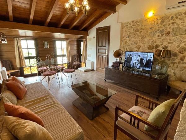 Four Seasons of Bliss at Sohora Hotel : photo 1 de la chambre sohora comfy retreat - rethimno winter home