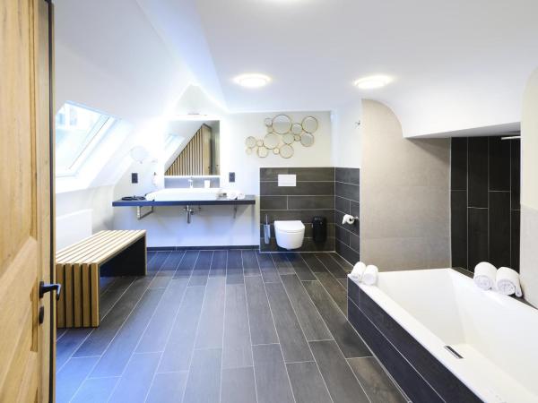 Les Tanneurs : photo 5 de la chambre suite deluxe avec baignoire spa