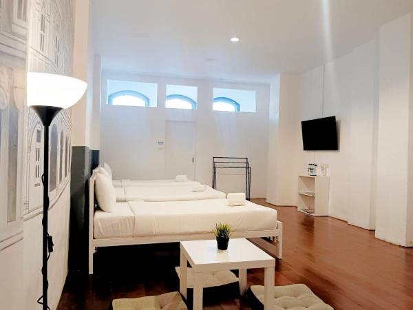 Chino Town at Yaowarat Phuket - SHA Plus : photo 1 de la chambre chambre triple standard