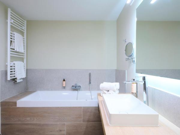 Les Tanneurs : photo 6 de la chambre chambre double avec baignoire spa