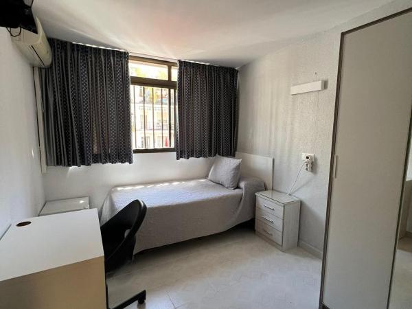 Hostal Guerra : photo 3 de la chambre chambre simple avec salle de bains 