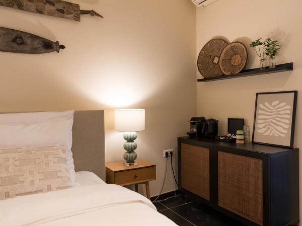 Six Boutique Hotel : photo 5 de la chambre chambre triple avec baignoire