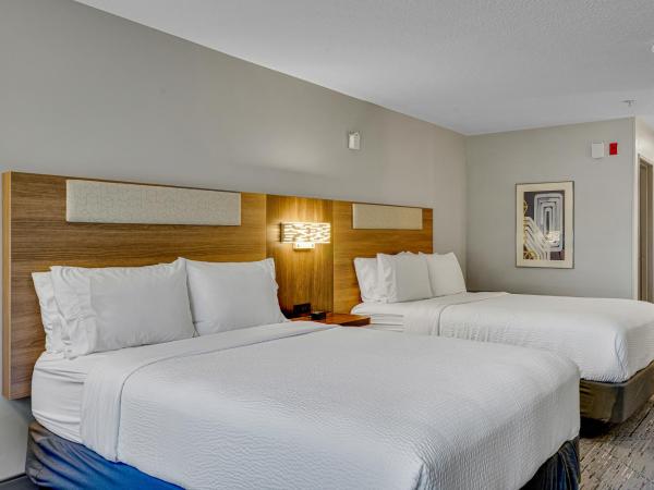 Holiday Inn Express Hotel & Suites Portland - Jantzen Beach, an IHG Hotel : photo 3 de la chambre chambre avec 2 grands lits queen-size 